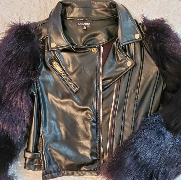 Black Vegan Leather Coat with Faux Fur Sleeves (Size M) - Picture 5 of 14